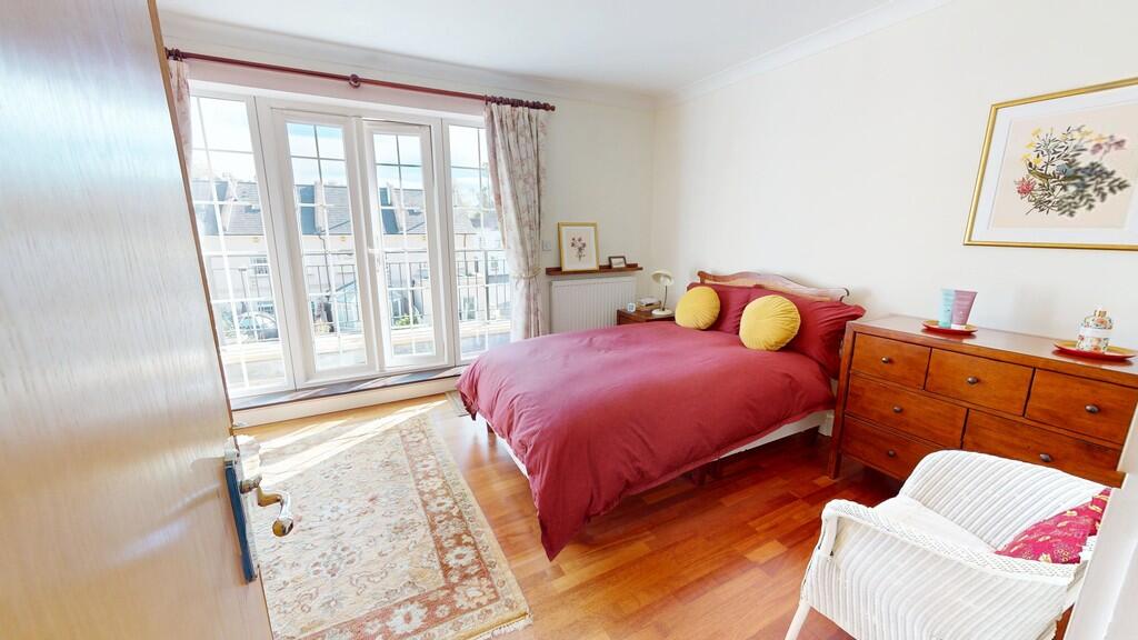 1721-10062025_161...