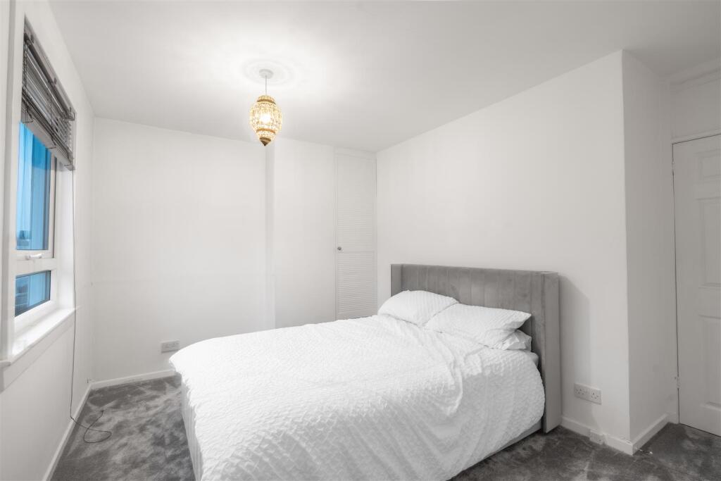 main.bedroom.jpg