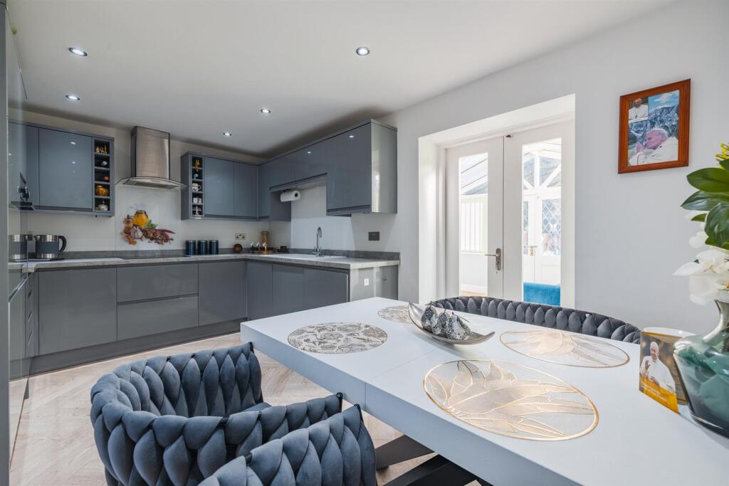 207, Brookhurst Avenue-16.jpg