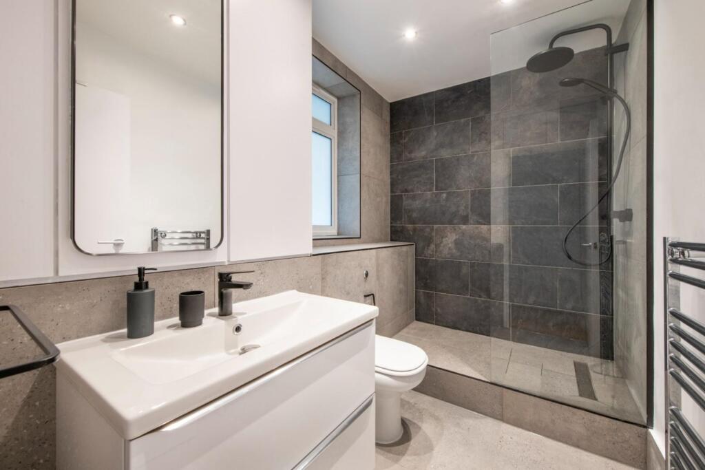 BATHROOM 1.jpg