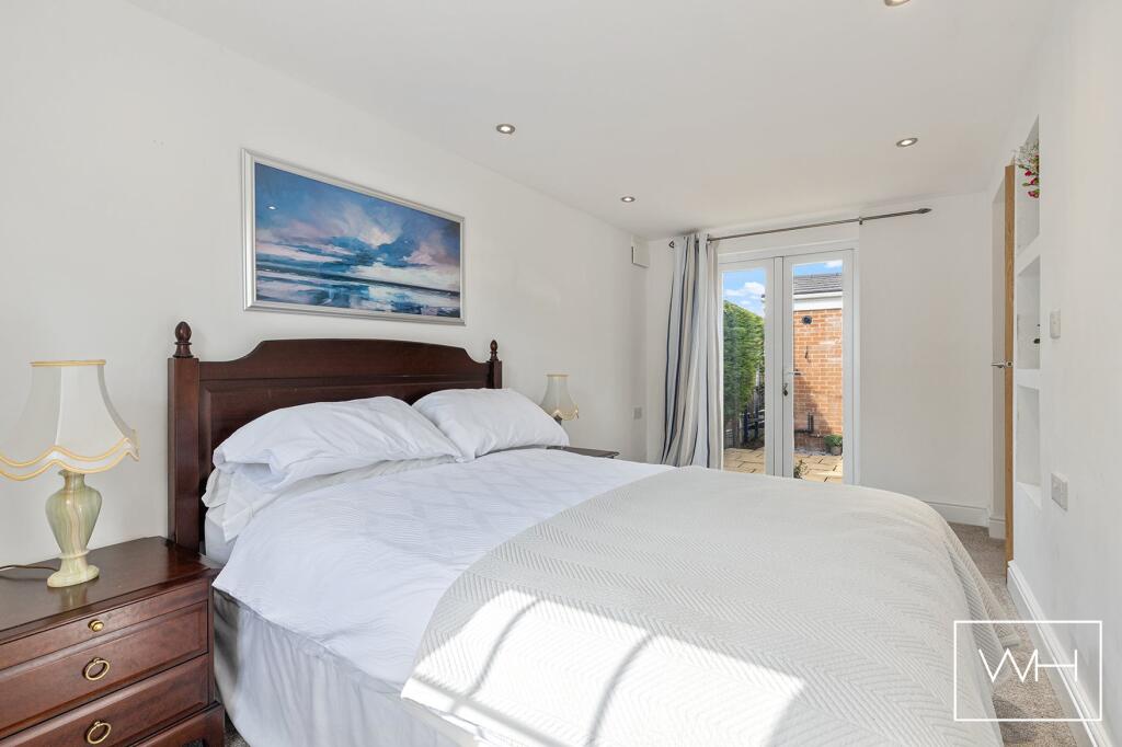 2 Aintree Close, Cus