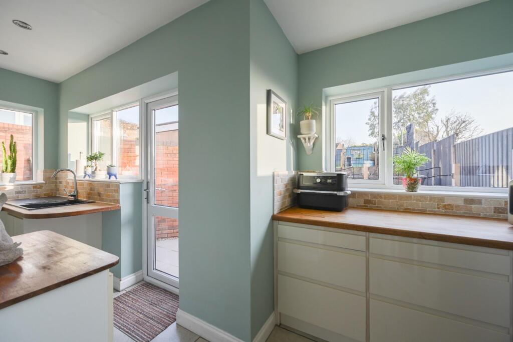 97 Wimperis Way (24 of 31).jpg