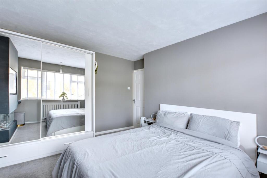 Bedroom 1_2.jpeg