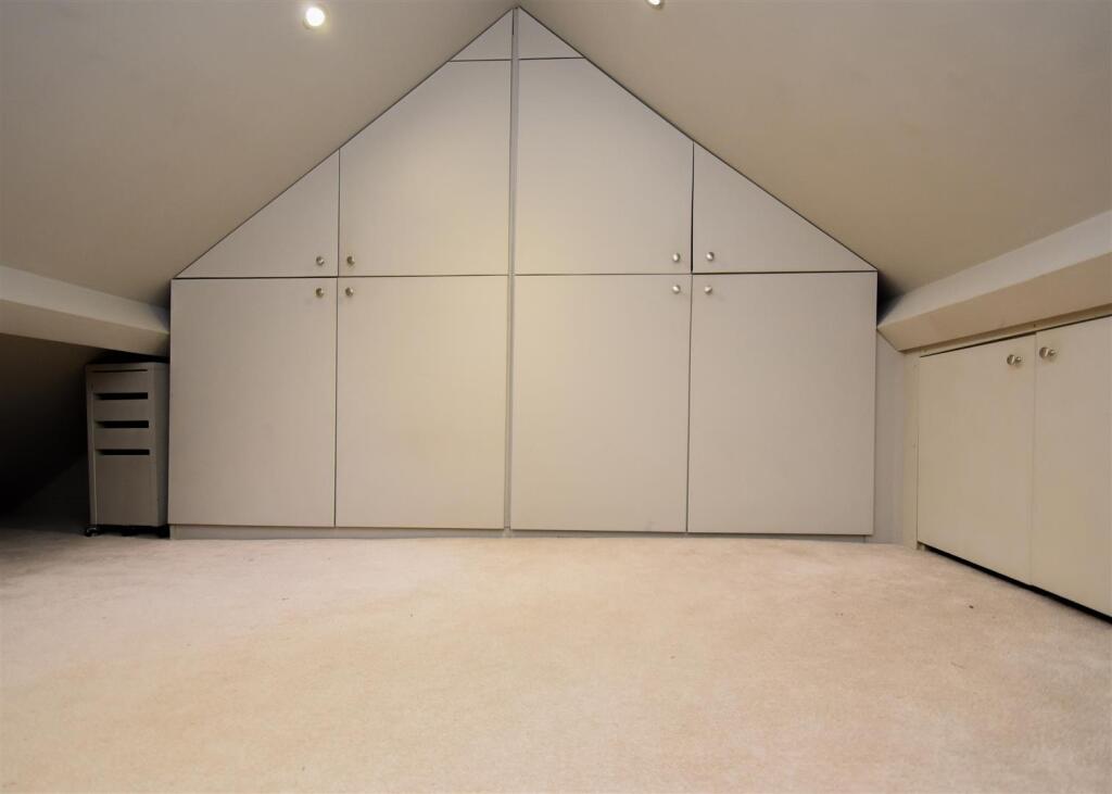 6 Codsall Road-18.jpg