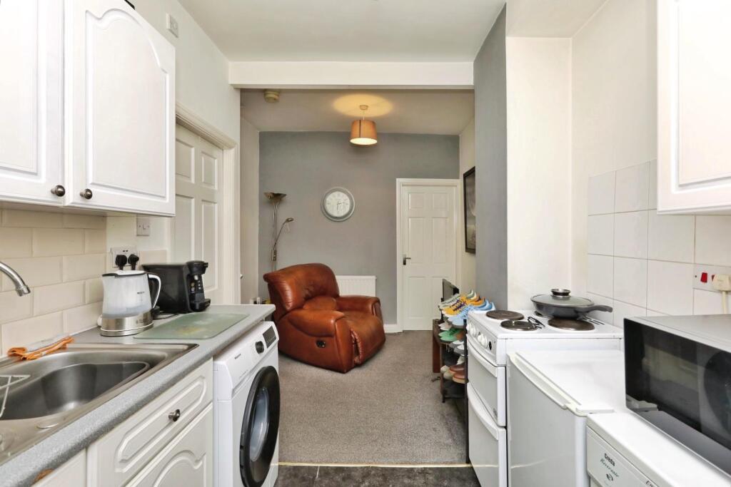 Entrance way/kitchen