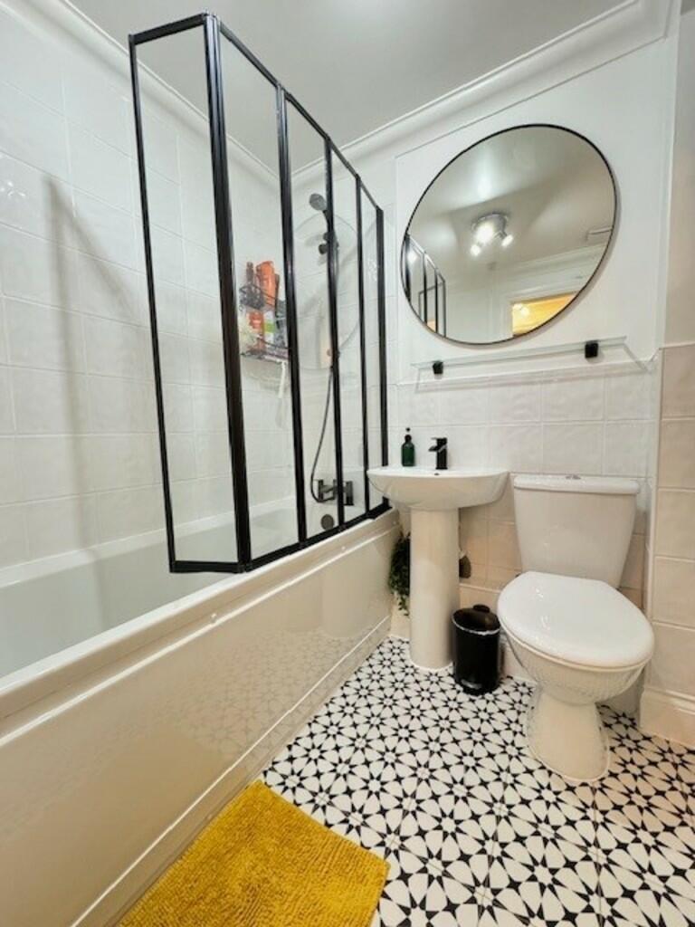 Socata House bath...