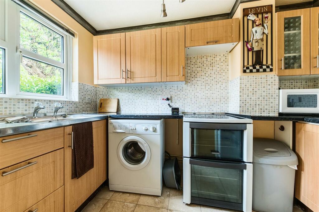 Sidehill Drive BN41 (5).jpg