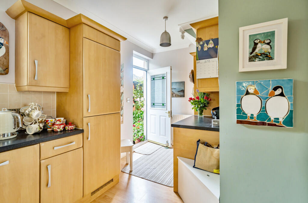 1305894-47-684c1c...