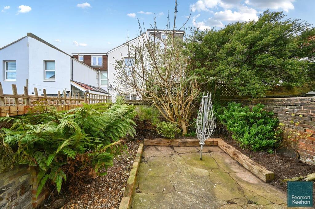 10 Kendal road, BN3 (30).jpg