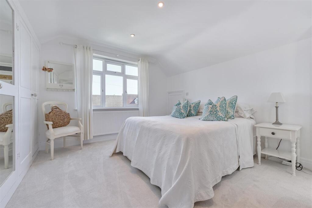 Bedroom 1.jpg