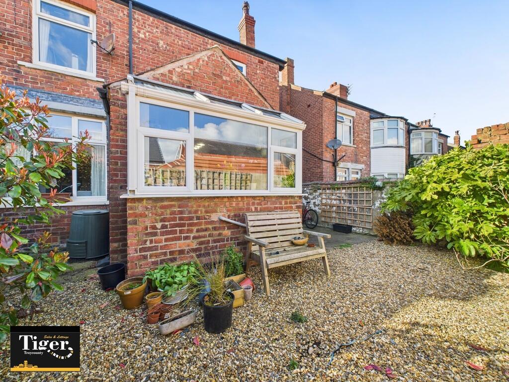 CAM02176G0-PR0513...