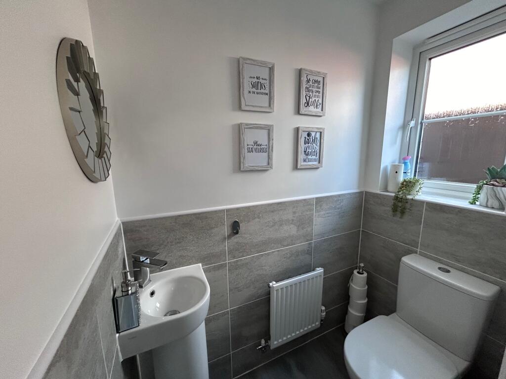 Cloakroom/wc