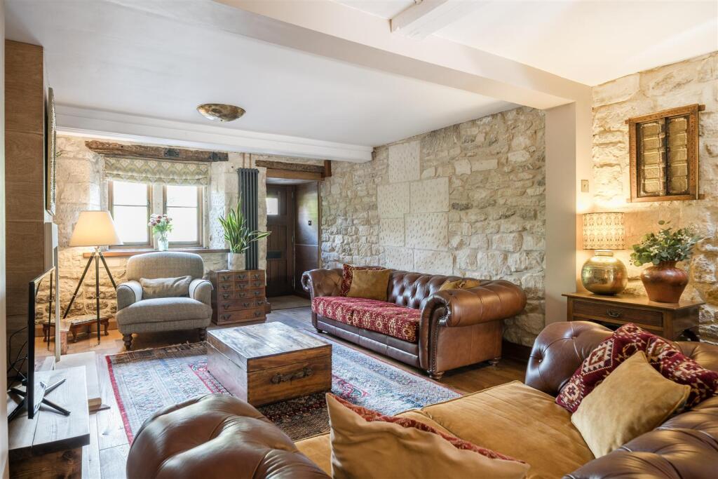 19. Lounge towards front without log burner.jpg