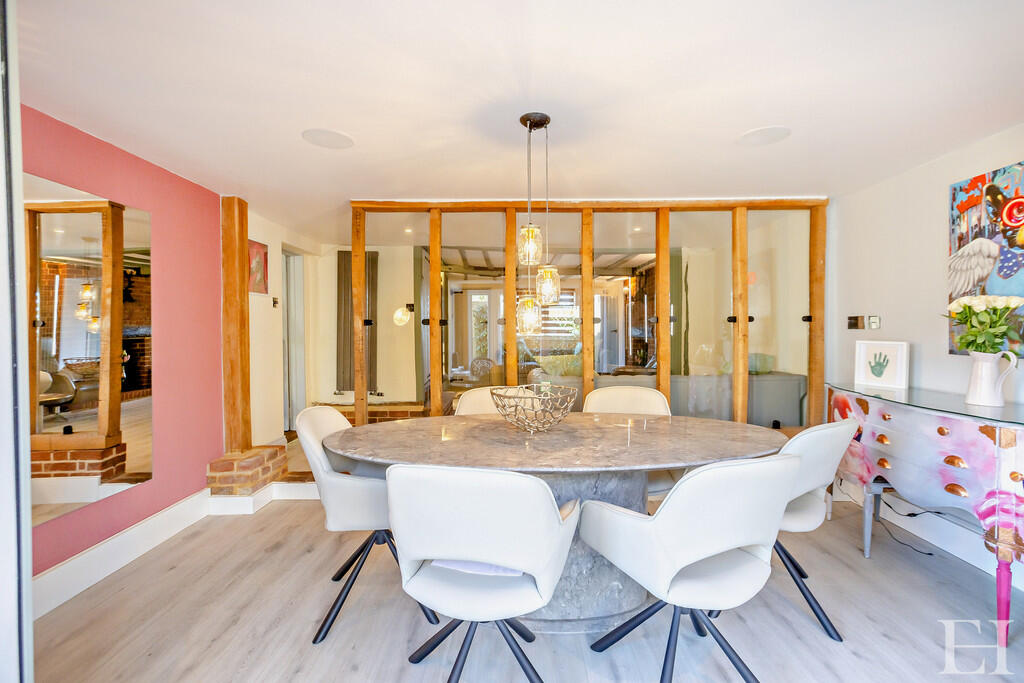8638920-interiorW...