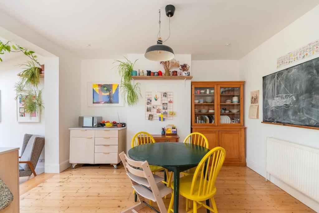 3Y7REN - Kitchen Diner D.jpg