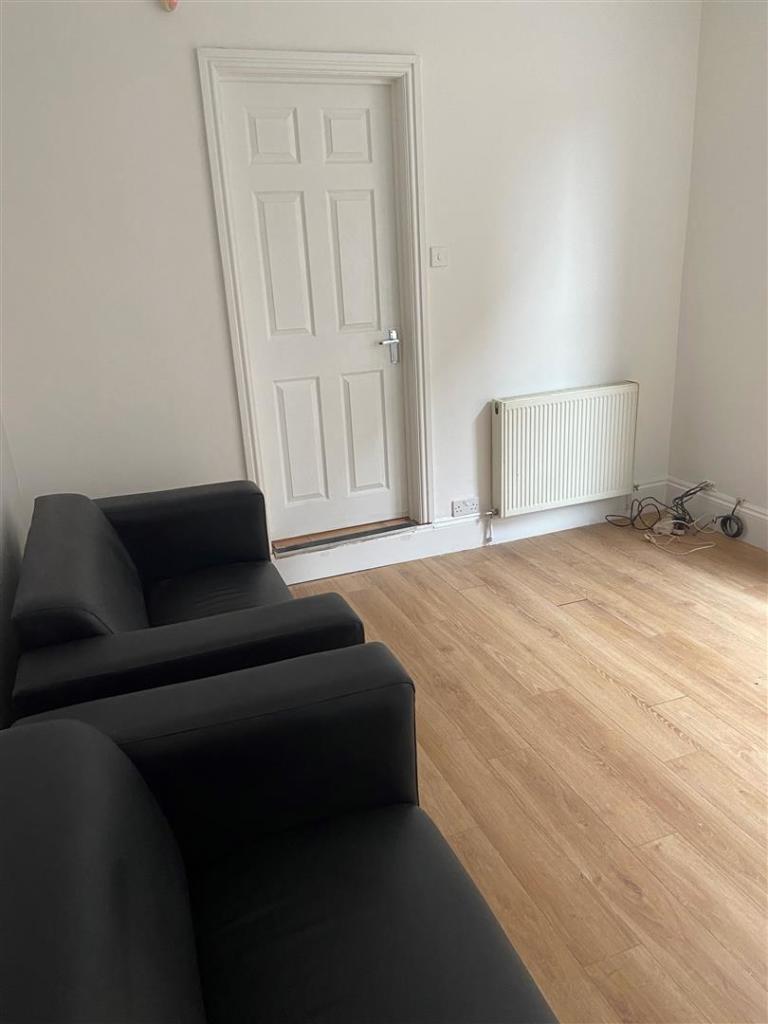 Living Room 1.1.JPG