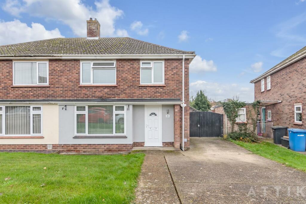 3 Kennedy Avenue, Halesworth, IP19 8EF (24).jpg