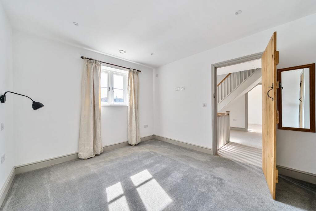 1310517-16-6852cd1daf2ac