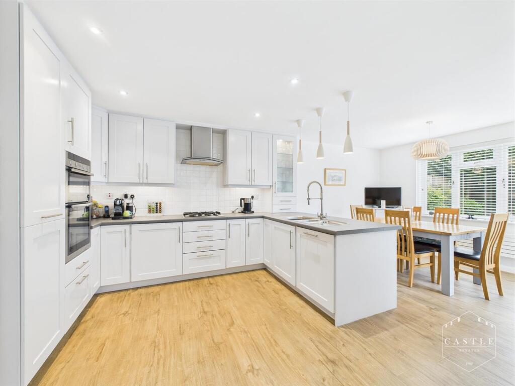 OPEN PLAN LIVING KITCHEN