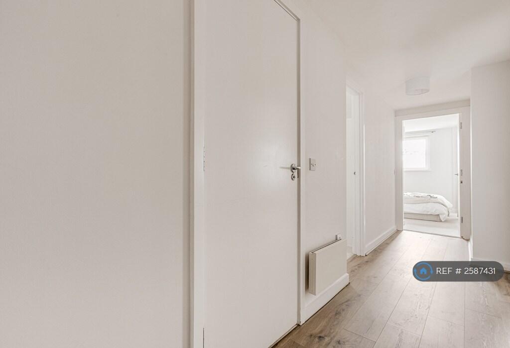 Hall With Bathroom &amp; 2 Large Storage Cupboards