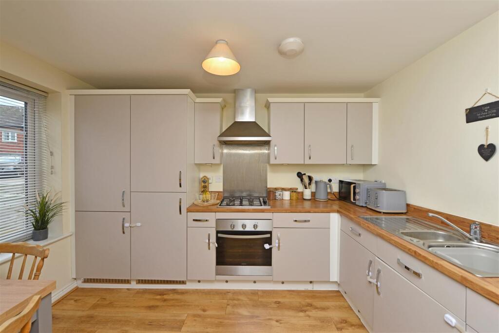 Fitted Dining Kitchen: