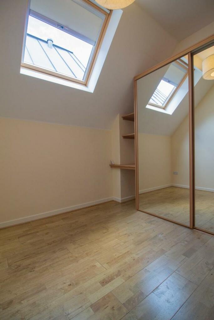 15 Walpole House [Bedroom] 02.jpg