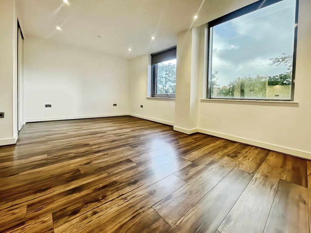 Living Room / Bed...