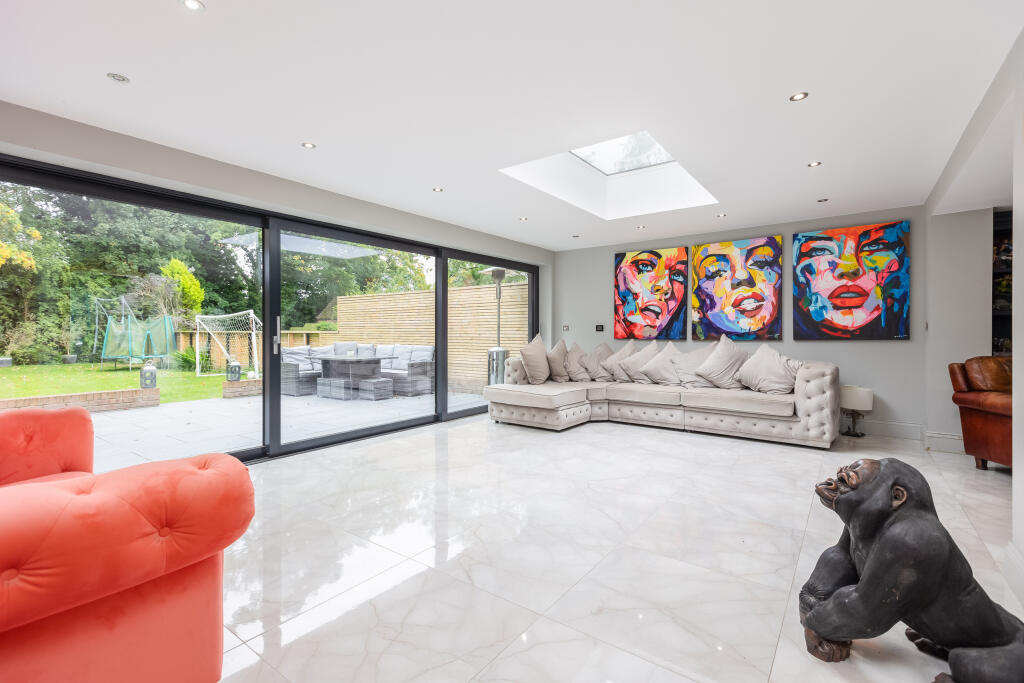 Welham Road 13 Family Room-2