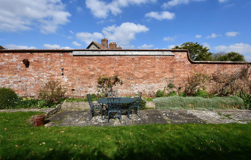 Partly Walled Rear Garden