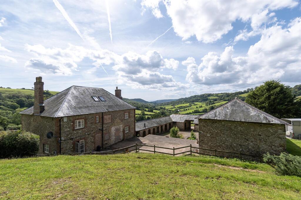 Page 6 top panarama 3 columns wide RoncombeFarm.56