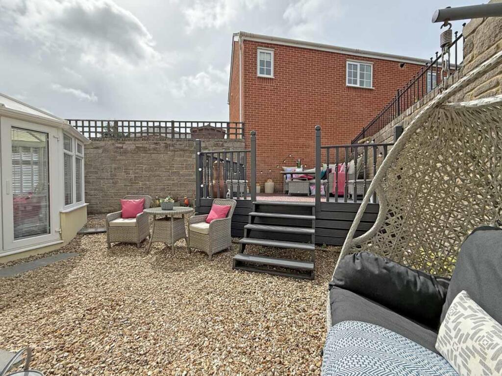 Frobisher Approach 75 - Garden 1.jpg