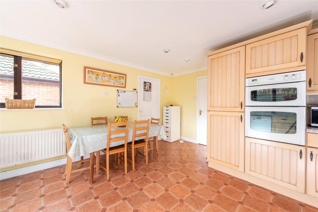 Kitchen/Dining Rm
