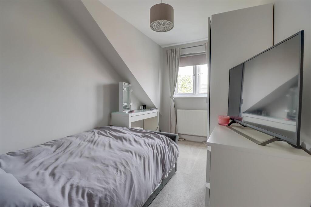 133 LONDON ROAD INSIDE-4.jpg