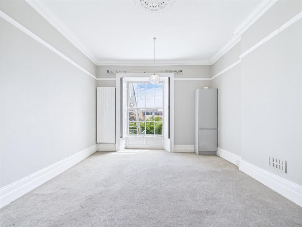 6 - 1 Bedroom Flat in Clifton.jpg