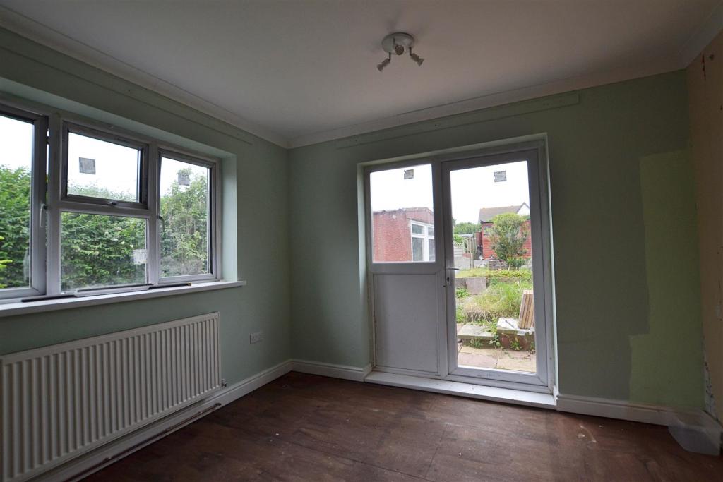 dining room...JPG