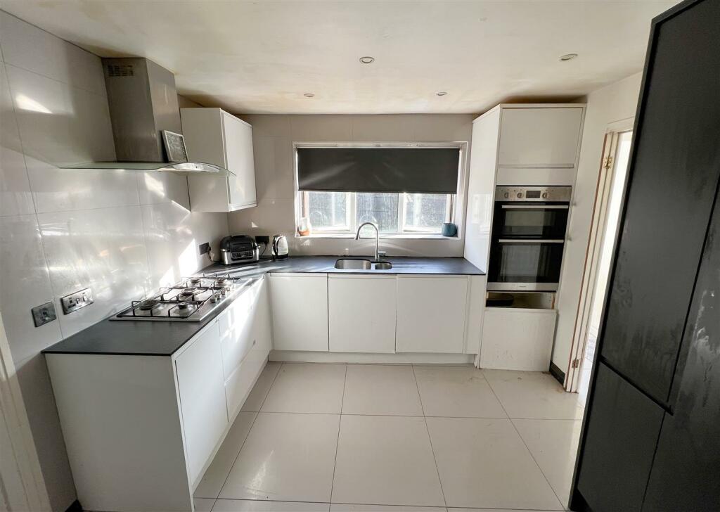 Kitchen A.JPG