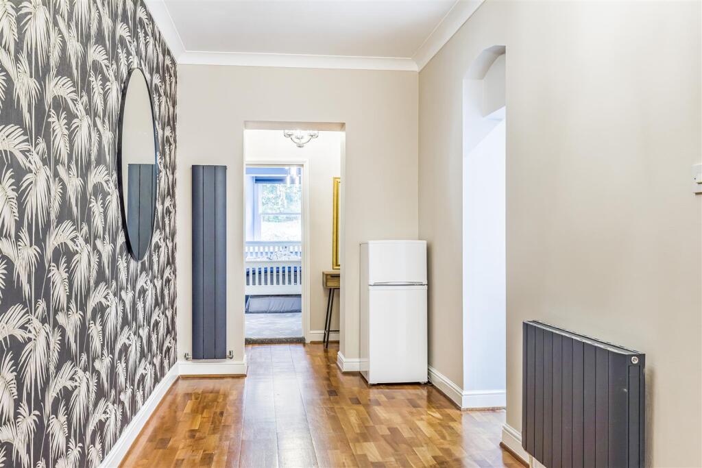 Flat 2 Earls Court, 9 Gervis Road, Bournemouth-Por