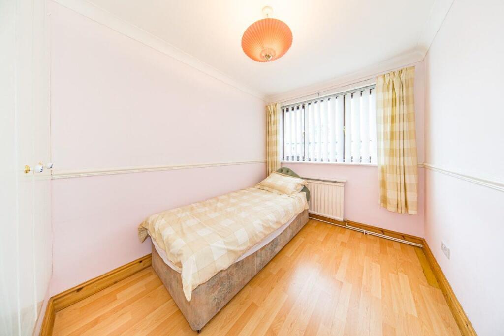 107 Old Lane bedroom 3.jpg