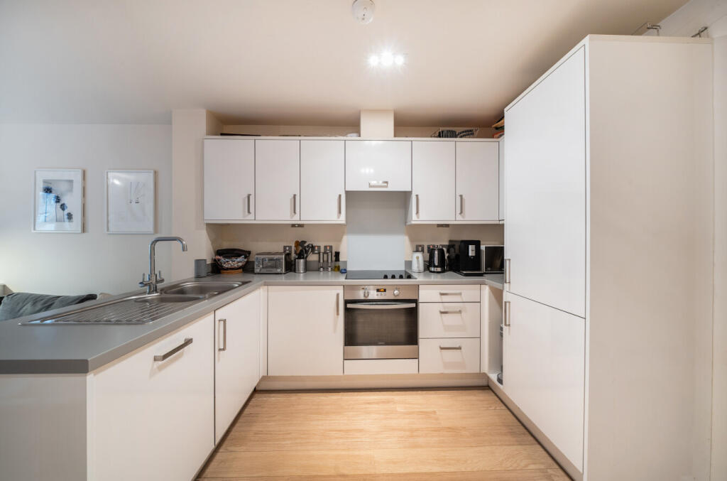 1389360-10-6943ea...