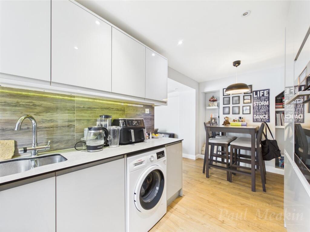 Kitchen/ Breakfast Room