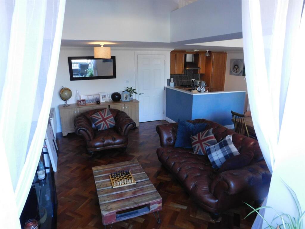 Lounge Dining Room