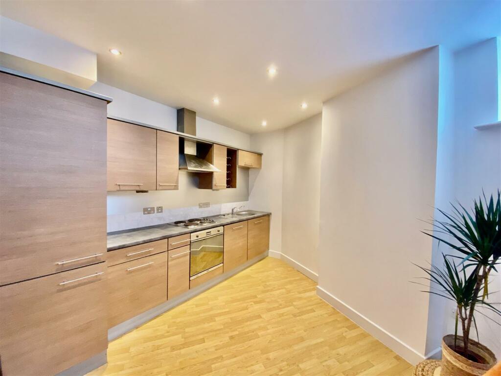 LOUNGE/DINER/KITCHEN