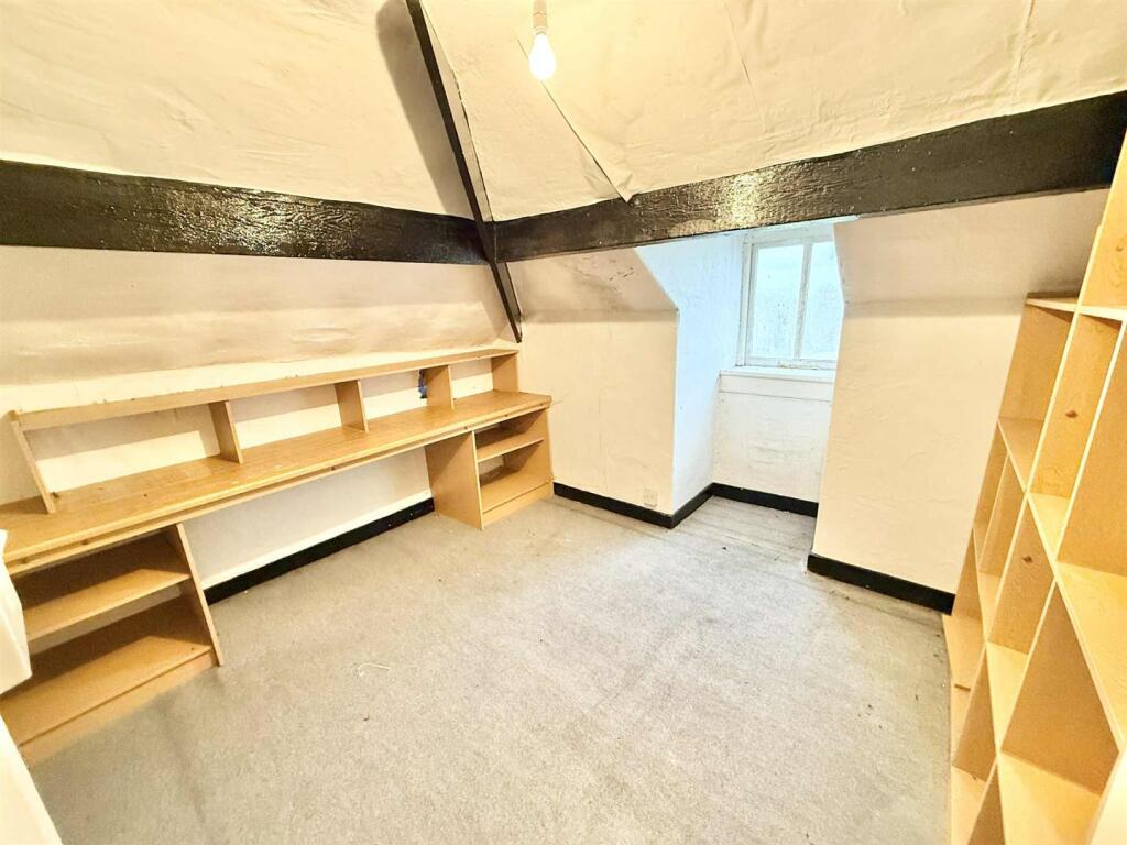 Attic Room-3.jpg