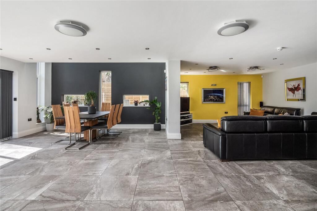 Dining/Lounge