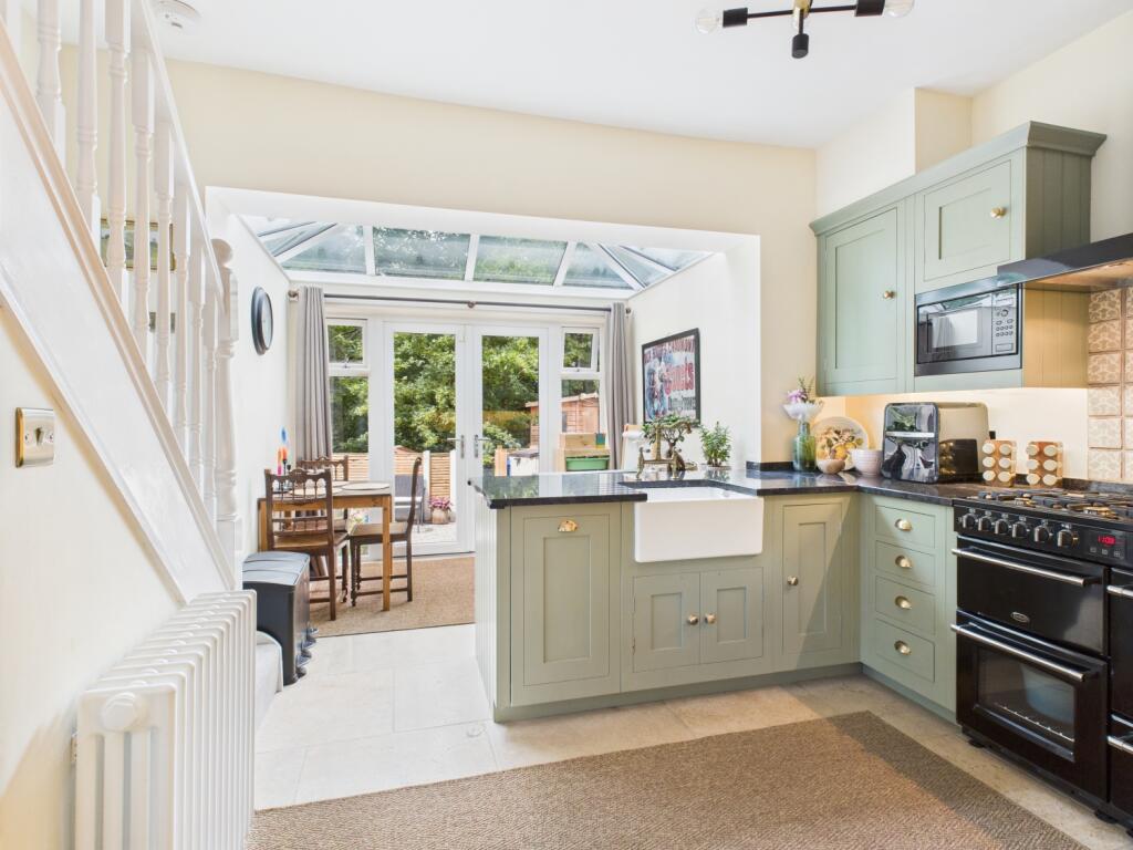 CAM03729G0-PR0080-STILL007