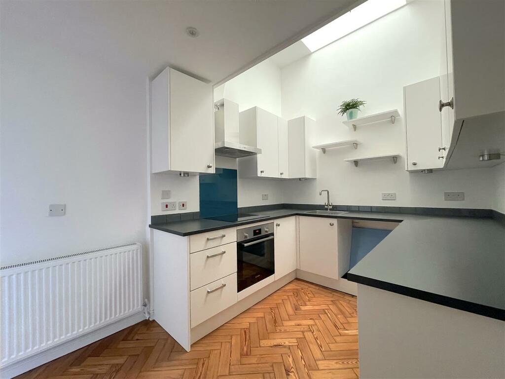 Kitchen (2).jpeg