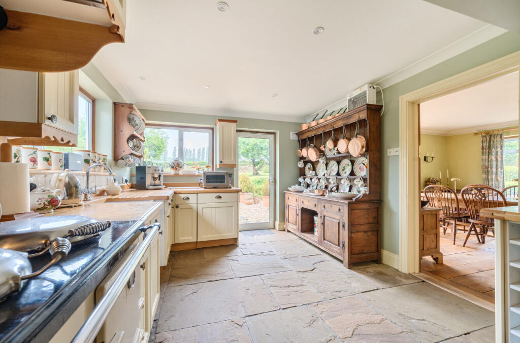 1296312-4-6835e6d...