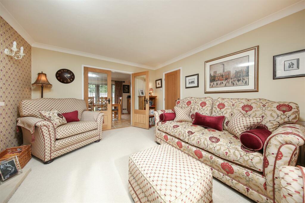 Living Room3.jpg