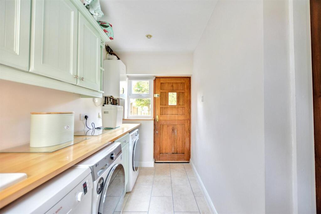 Utility Room_1.jpeg