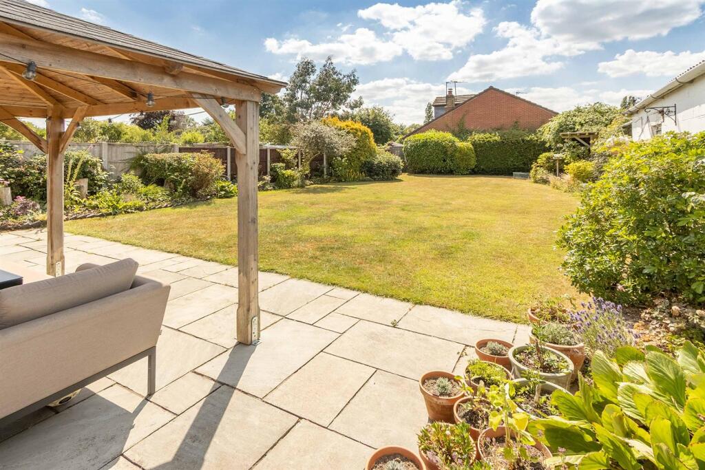 2 Barby Lane, Rugby (4).jpg